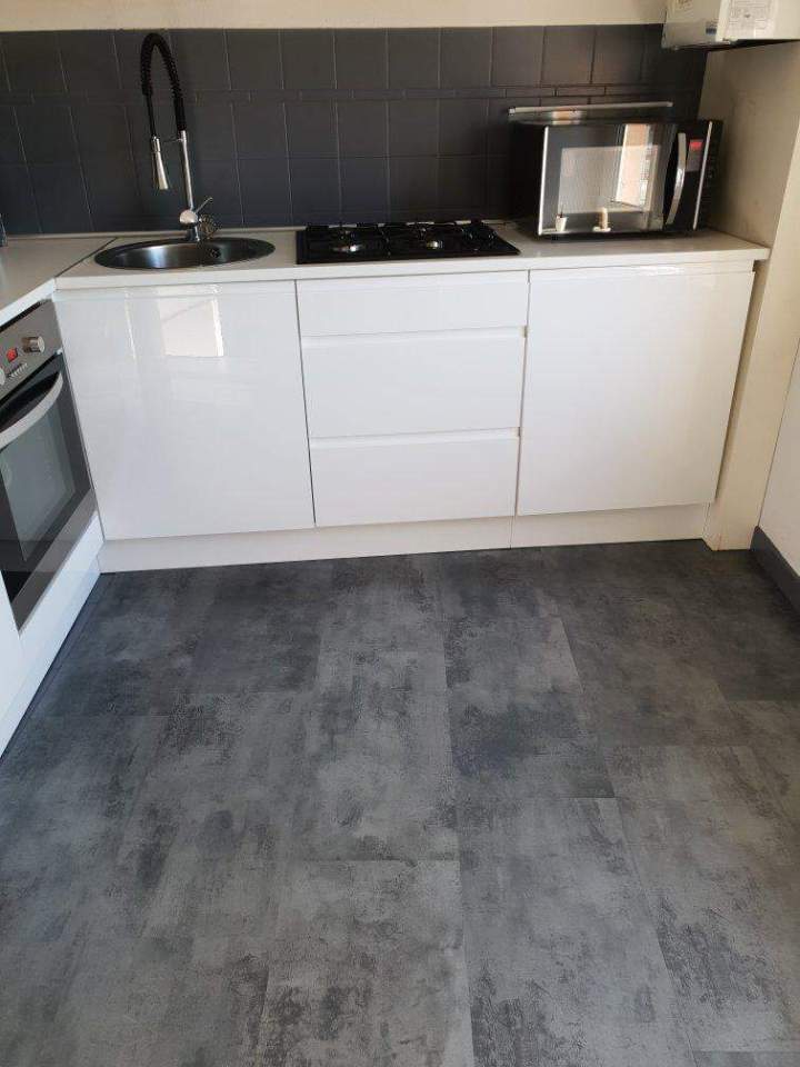 Pose de dalles en vinyle clipser Molsheim